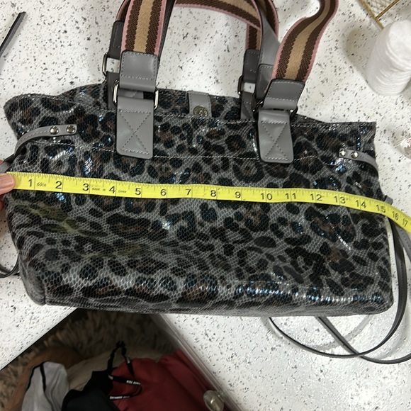 Faux snakeskin leopard print tote - Picture 5 of 9